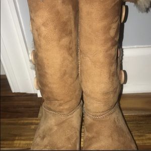 Women’s 3 Button UGG boots
